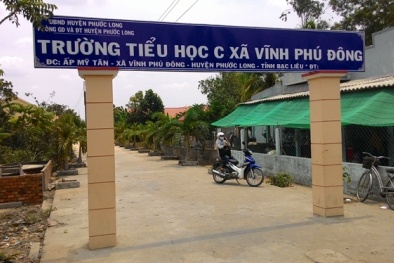 Tố cáo hiệu trưởng sàm sỡ học sinh lớp 5 bằng clip quay trộm