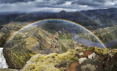 Ngất ngây trước vẻ đẹp của những ánh cầu vồng ở xứ Iceland