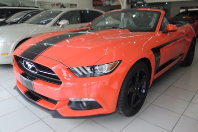 Sức hút 'nam tính' của Ford Mustang mui trần giá 2,2 tỷ đồng tại Việt Nam