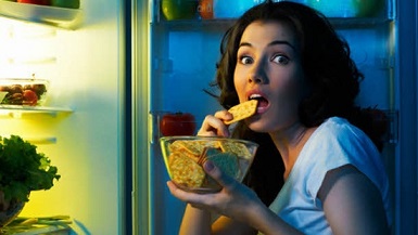 Nguy cơ cao huyết áp vì thói quen ăn vặt
