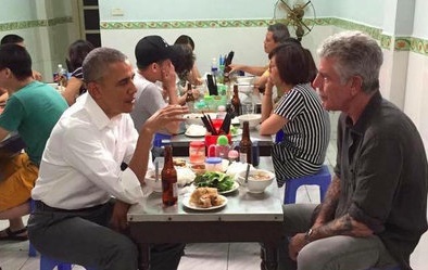 Tiết lộ thú vị từ nữ phục vụ bàn quán bún chả: 'Ông Obama không ăn tỏi'