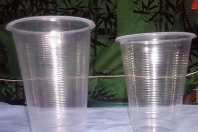 Hiểm họa ung thư từ cốc nhựa dùng một lần