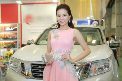 Hoa hậu Kỳ Duyên khoe dáng bên cạnh siêu xe Jaguard 2016 trị giá gần 10 tỷ