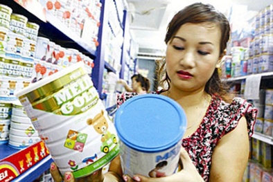 Cảnh báo rủi ro khi mẹ Việt chọn sữa ngoại cho con