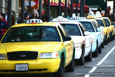 Bí ẩn hai vị khách táo tợn cầm dao bấm đi cướp taxi đêm