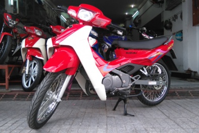 Mẫu xe côn tay Suzuki RGV 120 đời 1999 giá 'siêu đắt' 120 triệu đồng