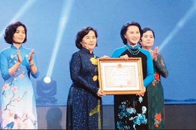 Chủ tịch Quốc hội Nguyễn Thị Kim Ngân trao Huân chương Độc lập hạng ba cho Vinamilk