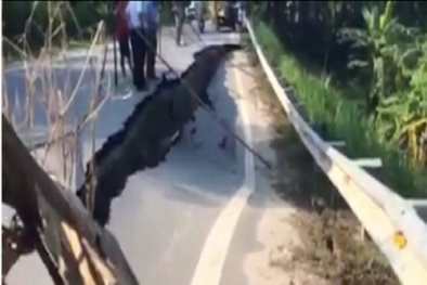 Yên Bái: Quốc lộ bất ngờ nứt toác thành 2 nửa kéo dài