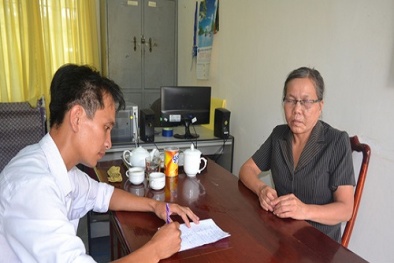 Giả làm từ thiện để lừa đảo Chủ tịch Hội người mù lấy tiền và vé số