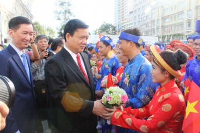 Bí thư Đinh La Thăng chúc mừng 100 cặp đôi cưới tập thể ngày 2/9