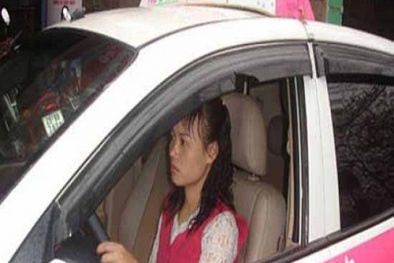 Nữ tài xế taxi bỏ chạy thục mạng vì bị khách sàm sỡ