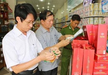 Hàng loạt cơ sở chế biến thực phẩm bị đình chỉ do mất vệ sinh