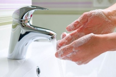 Mỹ cấm bán 2.000 sản phẩm nước tẩy rửa tay diệt khuẩn