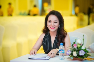 Bị chê xấu, bà mẹ 2 con lột xác thành nữ đại gia trăm tỷ