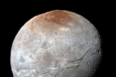 NASA phát hiện mặt trăng có màu lạ