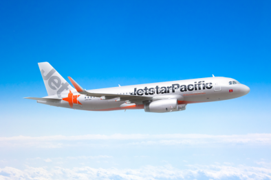 Máy bay Jetstar bốc khói 'đen ngòm' một vùng trời Australia
