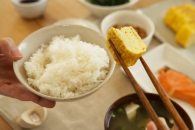 Những thói quen nguy hiểm ‘chết người’ khi ăn cơm