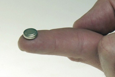 Cho con nghịch pin đồ chơi có ngày mất mạng vì nhiễm độc chì