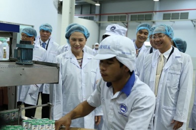 Đoàn đại biểu Quốc hội thăm nhà máy sữa Angkor Vinamilk tại Campuchia