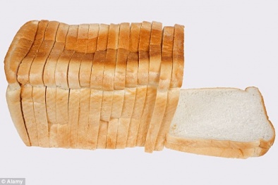 Rùng mình với lô bánh mì Trung Quốc làm từ phế thải