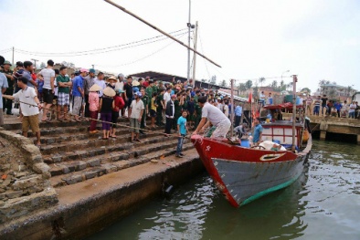 Ngư dân cứu 44 người trên tàu bị chìm gần đảo Cồn Cỏ được khen thưởng