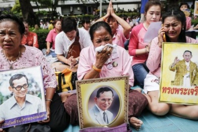 Nhà vua Thái Lan Bhumibol Adulyadej băng hà, người dân tiếc thương