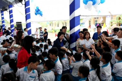 Vinamilk trao tặng sữa cho trẻ em tại Cần Thơ