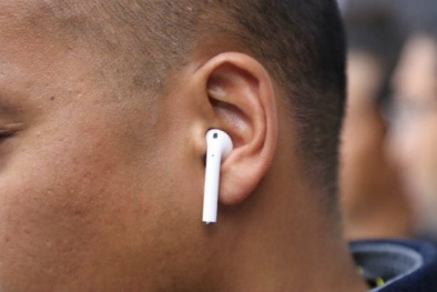 Vì sao Apple hoãn bán tai nghe không dây vô thời hạn?