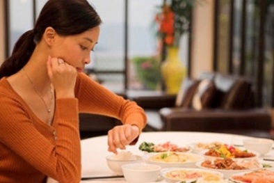 Mắc nhiều bệnh nguy hiểm bởi thói quen ăn tối muộn của người Việt