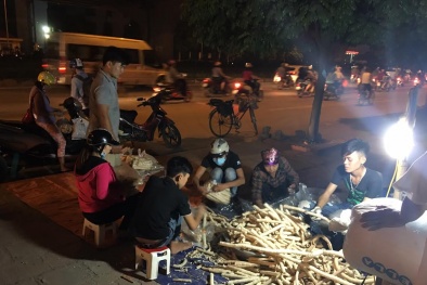 Thương nhớ tuổi thơ với bỏng gạo hè phố 10.000 đồng