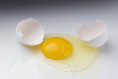 Nguy cơ nhiễm khuẩn, co giật vì ăn lòng trắng trứng sống