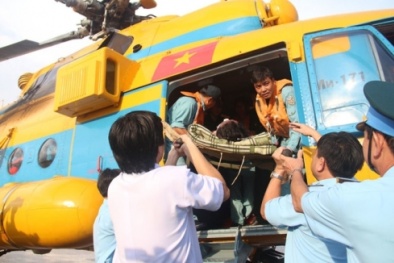 Trực thăng đưa ngư dân xuất huyết tiêu hóa từ Trường Sa về đất liền