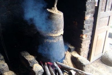 Nguy cơ tử vong vì uống rượu tự nấu giá rẻ không rõ nguồn gốc