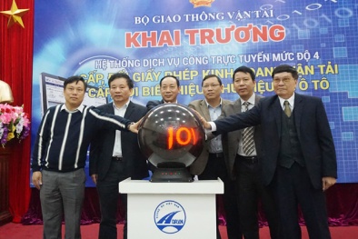 Khai trương dịch vụ cấp biển hiệu, phù hiệu xe ô tô qua mạng