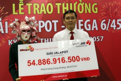 Xổ số Vietlott: Khách hàng nữ đeo mặt nạ nhận giải 54 tỷ
