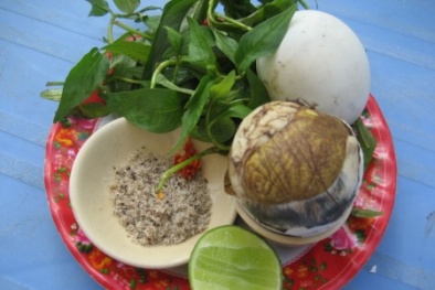 Ăn nhiều trứng vịt lộn nguy hại khôn lường