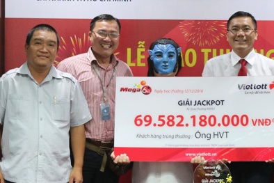 Giải xổ số Vietlott 70 tỷ: Người đàn ông 40 tuổi nhận giải đeo mặt nạ 'kín mít'