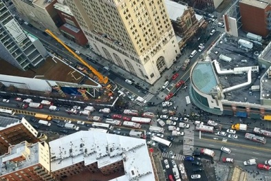 Hiện trường vụ tàu hỏa trật bánh khiến 103 người bị thương ở New York