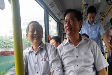 Bí thư Đinh La Thăng đi xe buýt mới từ sân bay Tân Sơn Nhất