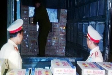 Bắt giữ xe tải chở 16.800 lon nước Red bull nhập lậu để tiêu thụ dịp Tết