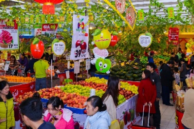Hạt dưa, mứt 'cháy hàng' trong siêu thị dịp cận Tết