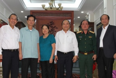 Thủ tướng Nguyễn Xuân Phúc chúc Tết gia đình các nguyên lãnh đạo Chính phủ