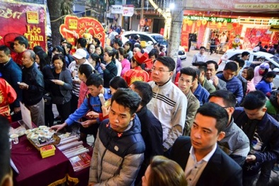 Ngày Thần Tài: Sướng người bán vàng, người mua 'méo mặt'
