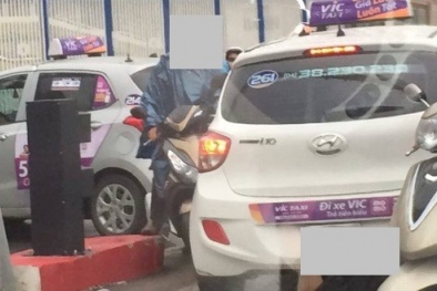 Tài xế Taxi Vic 'lấy' điện thoại khách, giấu tuýp sắt trong xe