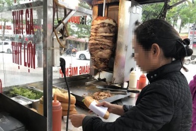 Tiết lộ doanh thu tiền tỷ của xe đẩy bánh mì vỉa hè