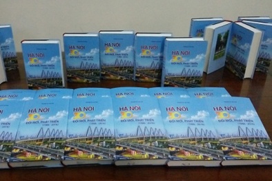 Cuốn sách 'Hà Nội 30 năm đổi mới, phát triển' được ra mắt