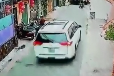 Vừa mở cốp xe, cô gái bị cướp giật phăng túi xách tại tp.HCM