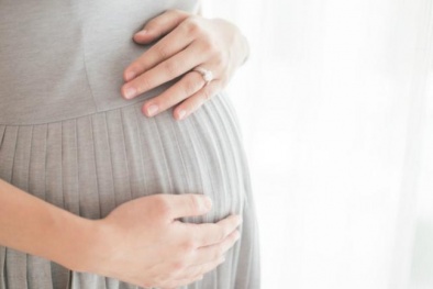 Dùng gôm xịt tóc mẹ bầu có thể sinh con dị tật