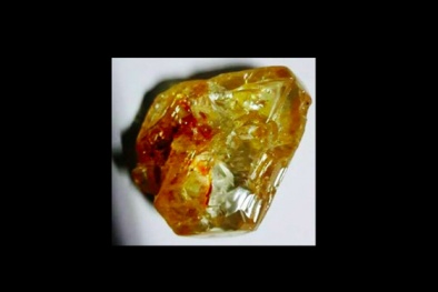 Mục sư bất ngờ tìm ra kim cương 'khủng' 706 carat ở Sierra Leone