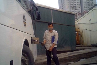 Phát hiện và tháo dỡ cây xăng 'ăn nhờ, ở đậu’ trong bãi đỗ xe